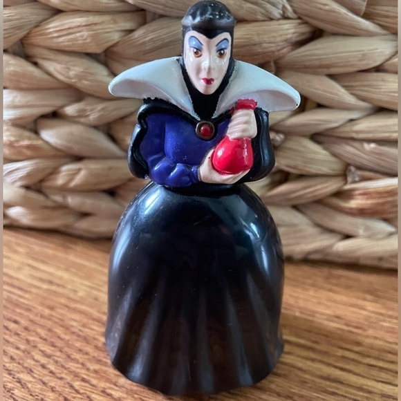 Vintage Disney Snow White: The Evil Queen figure - Picture 1 of 2